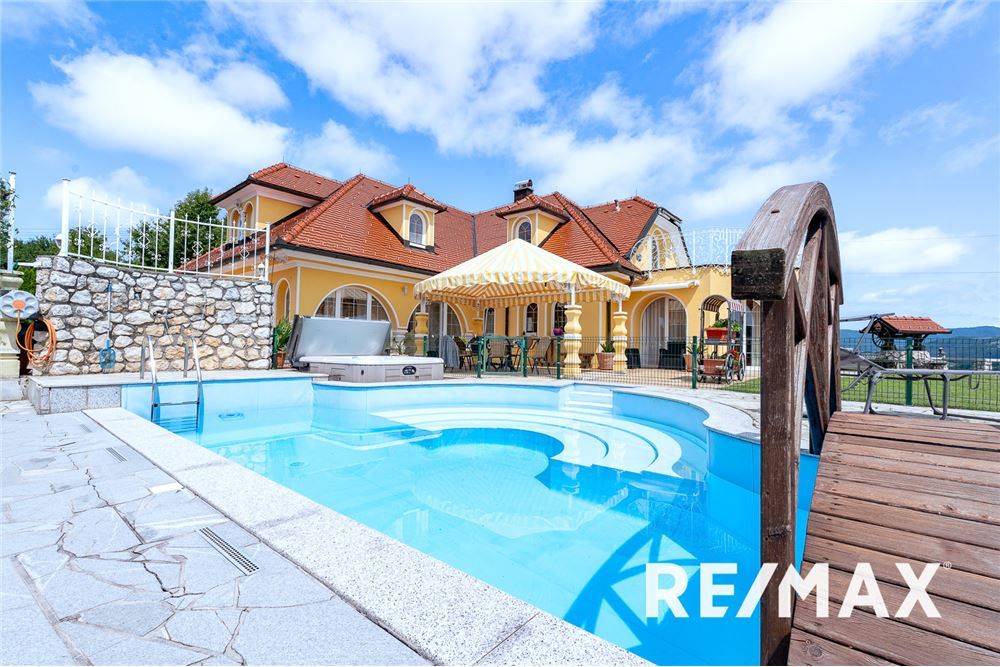 Property photo 1 of 157