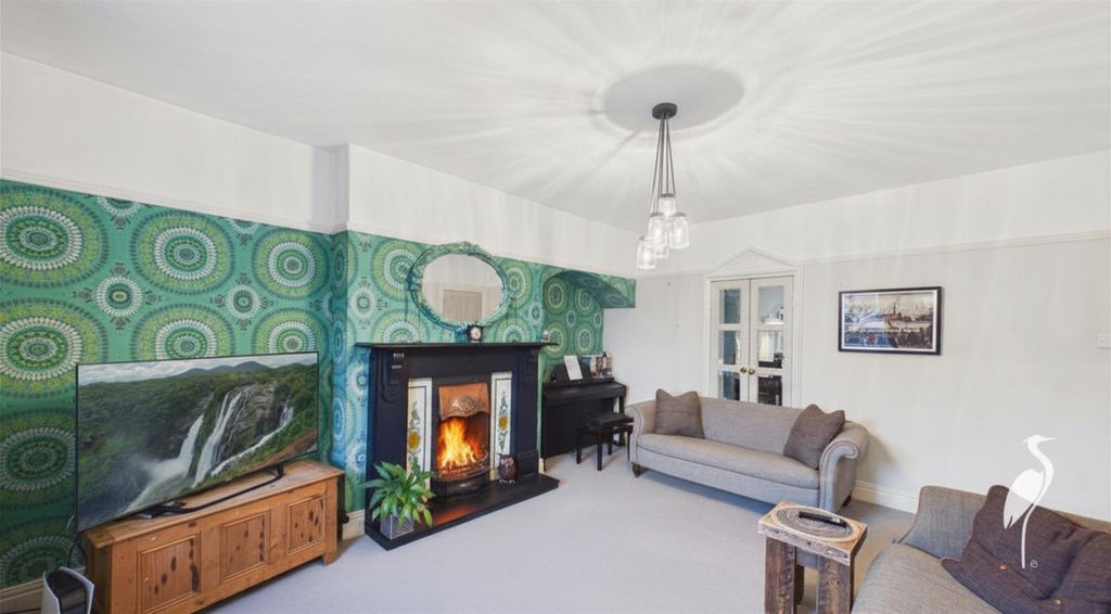 Property photo 3 of 25 Lounge