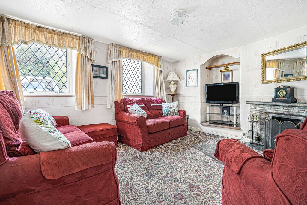 Property photo 2 of 25