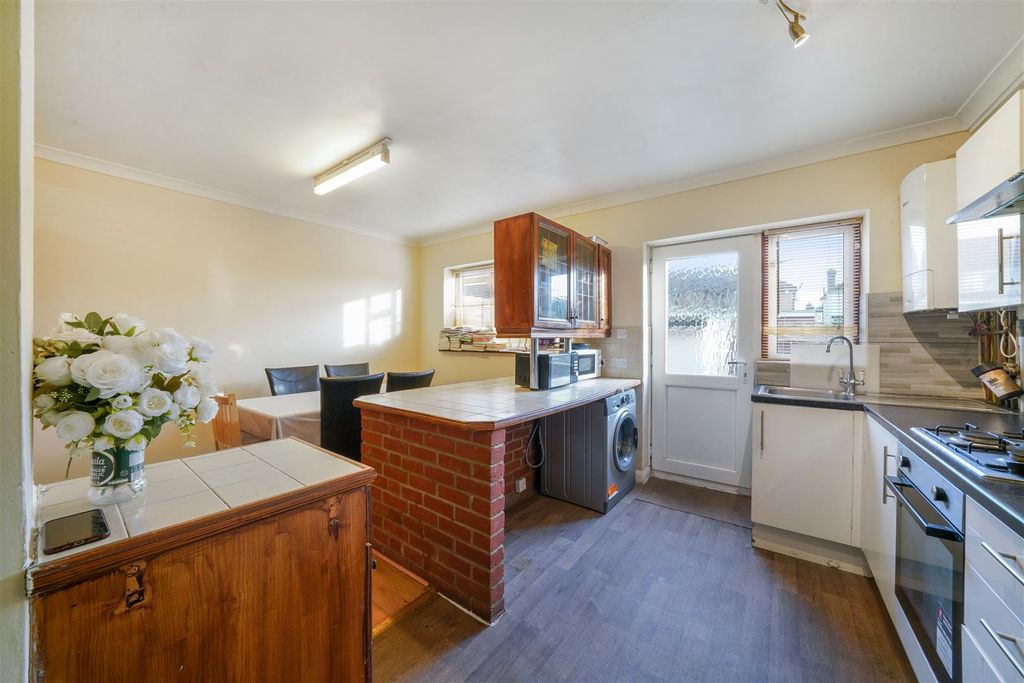 Property photo 3 of 12 487 Whitton Avenue West - Y360Z3Oejiswucxgy5V8.Jpg