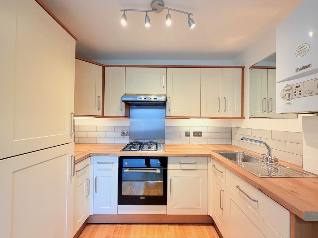 Property photo 2 of 7 Kitchen