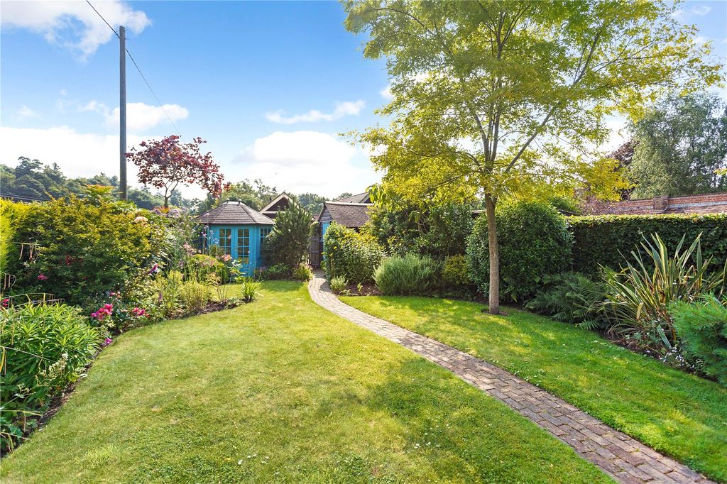 Property photo 2 of 19 Gardens