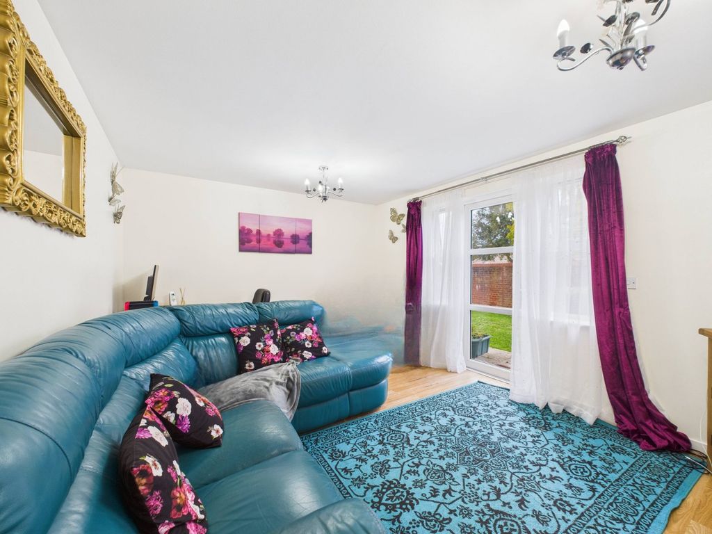 Property photo 2 of 9 Living Room