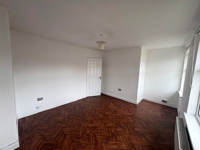 Property photo 2 of 12 Picture No. 24