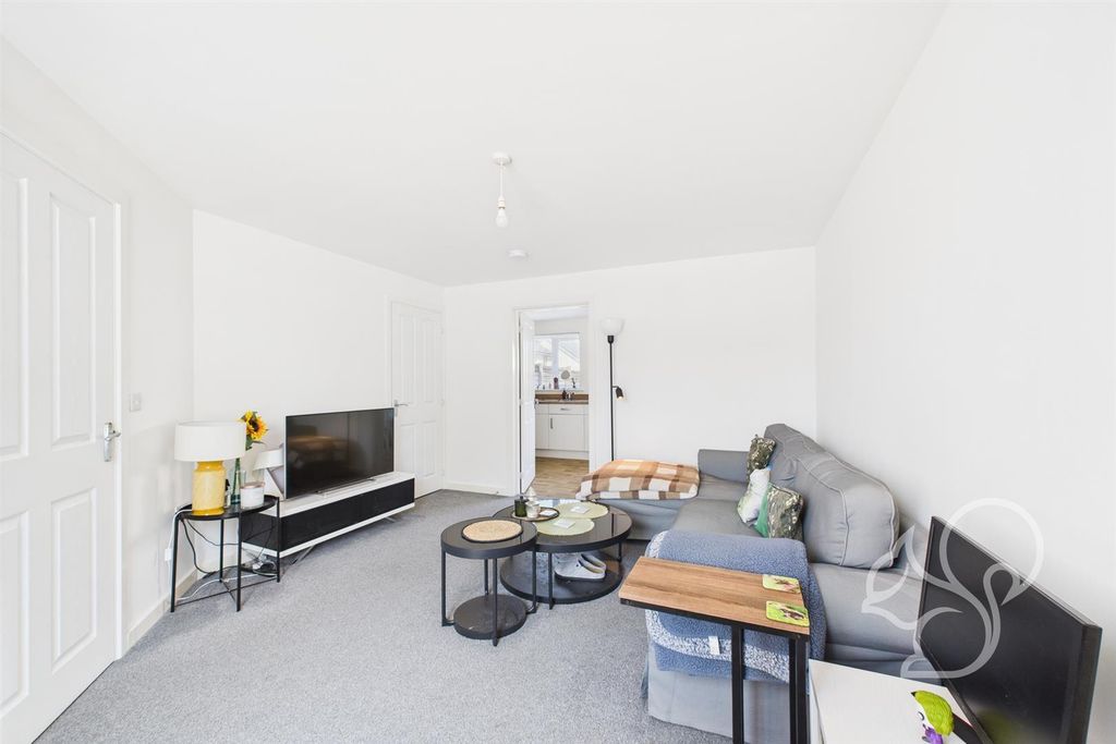 Property photo 3 of 18 Living Room