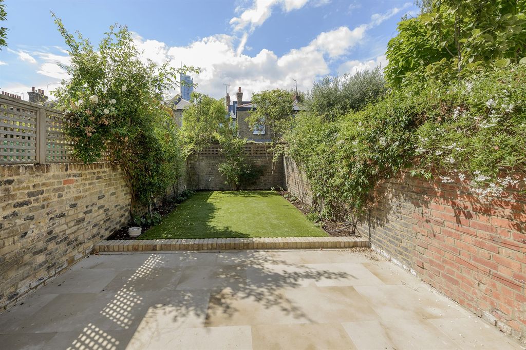 Property photo 2 of 15 Garden