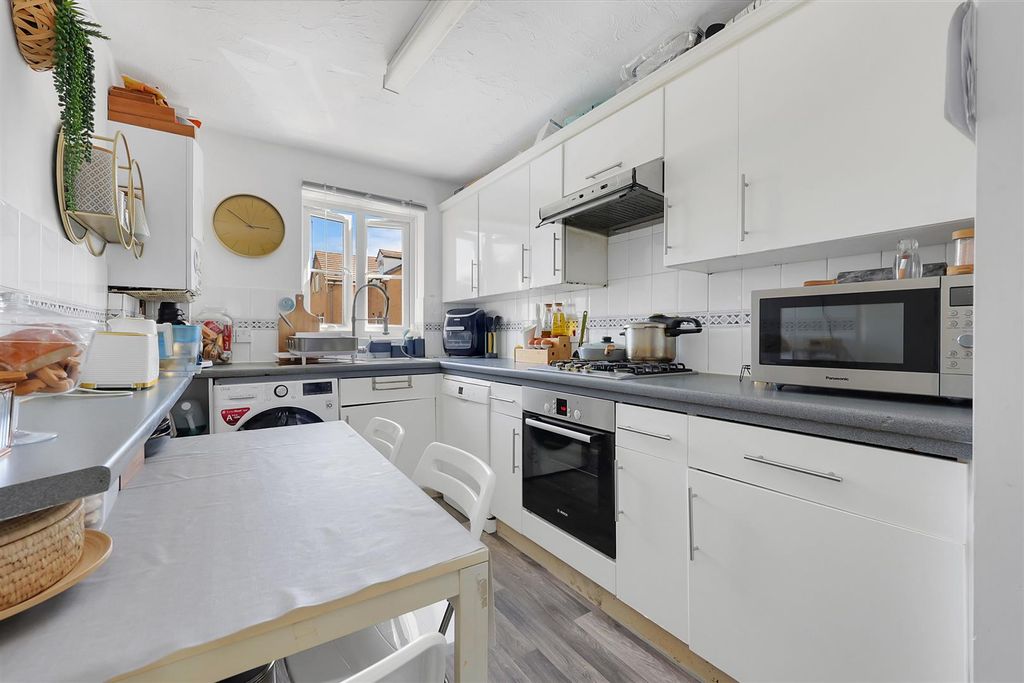 Property photo 2 of 12 Kitchen