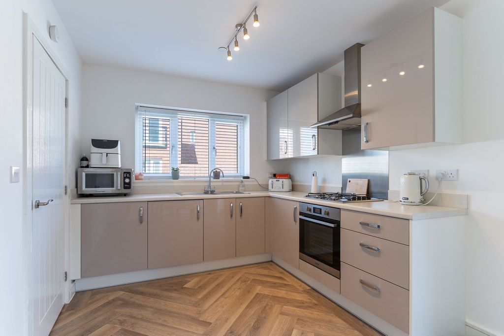 Property photo 2 of 24