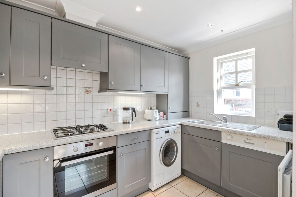 Property photo 2 of 9 E4, Ashworth Court,