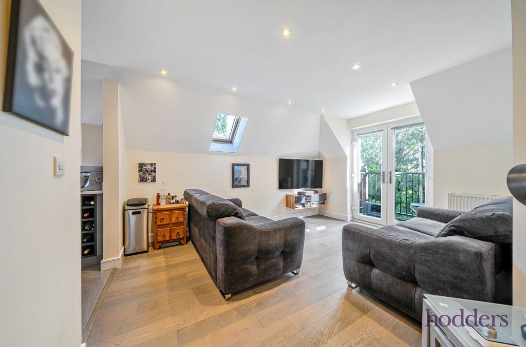 Property photo 2 of 19 1A2B0d61-6A6E-433...