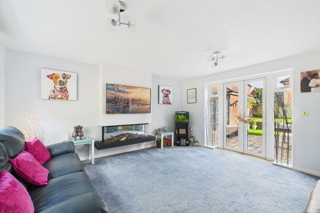 Property photo 3 of 16 Living Room