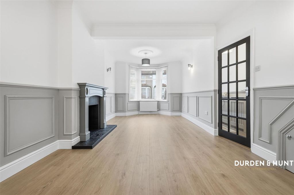 Property photo 2 of 24 Douglas Road