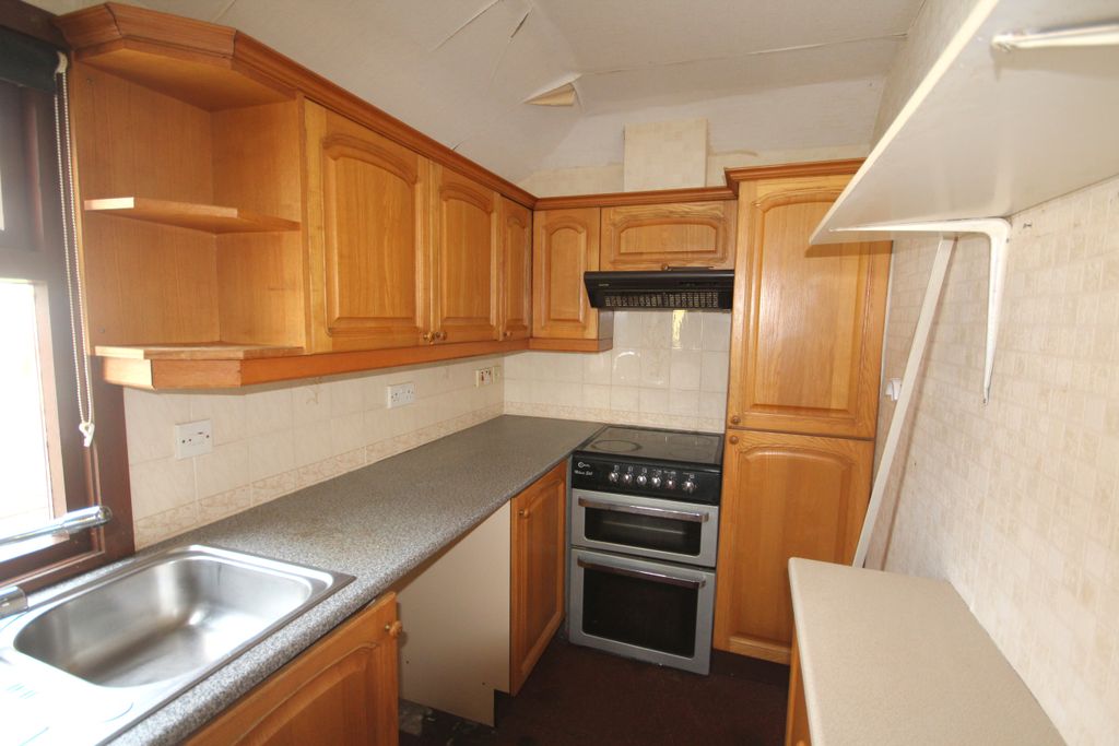 Property photo 3 of 23 Kitchen