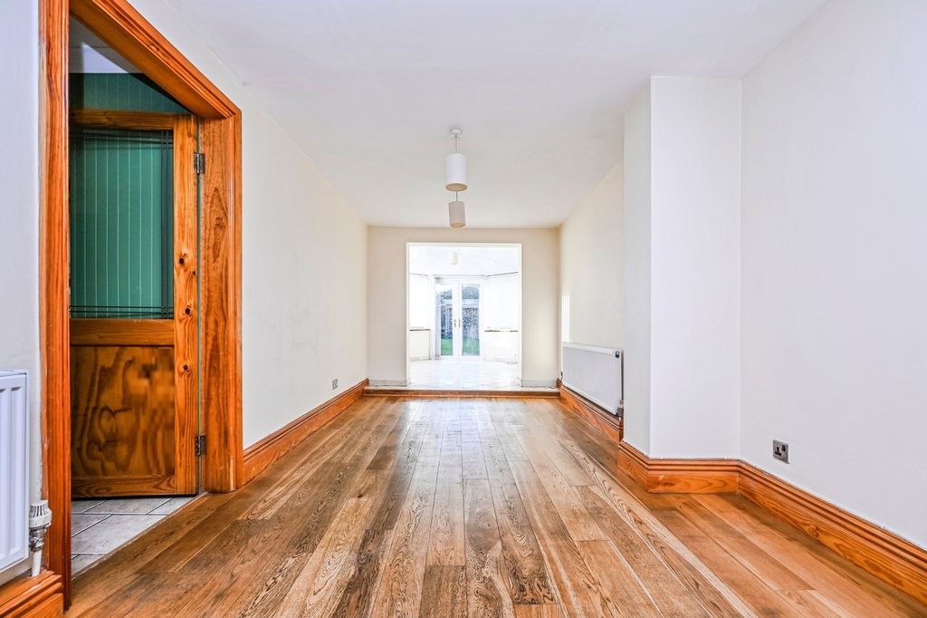 Property photo 3 of 19 Pbox-Img.Jpg