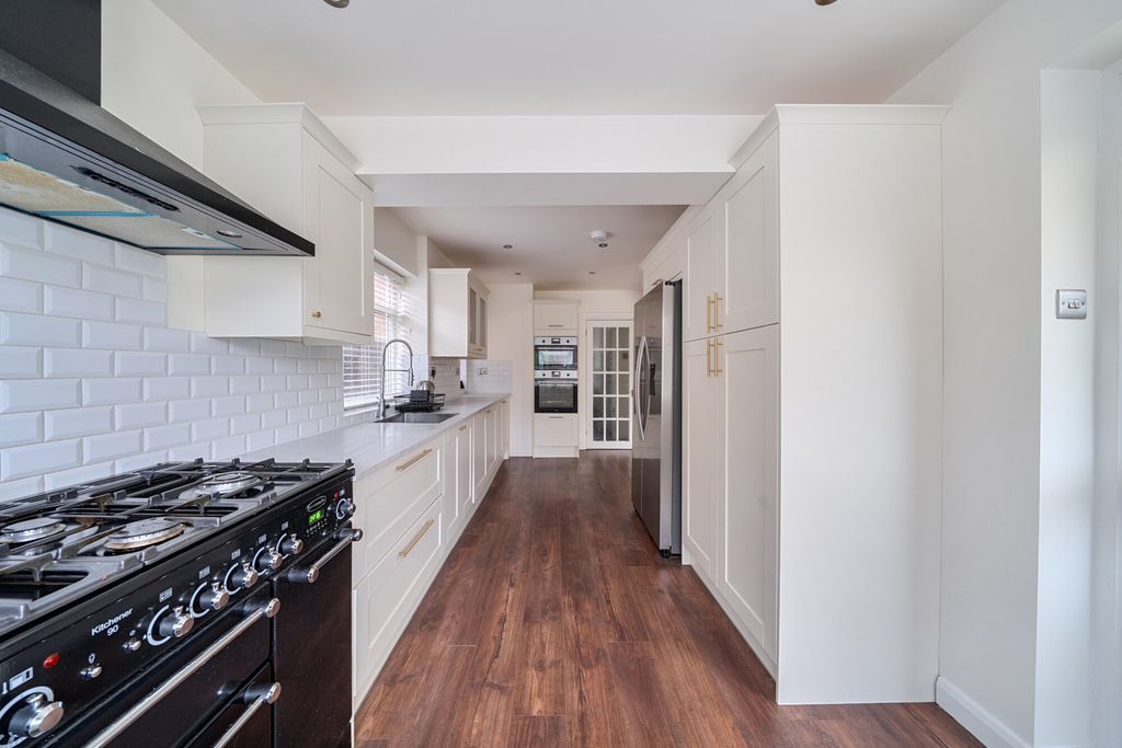 Property photo 3 of 21 1397855-6-696907F...