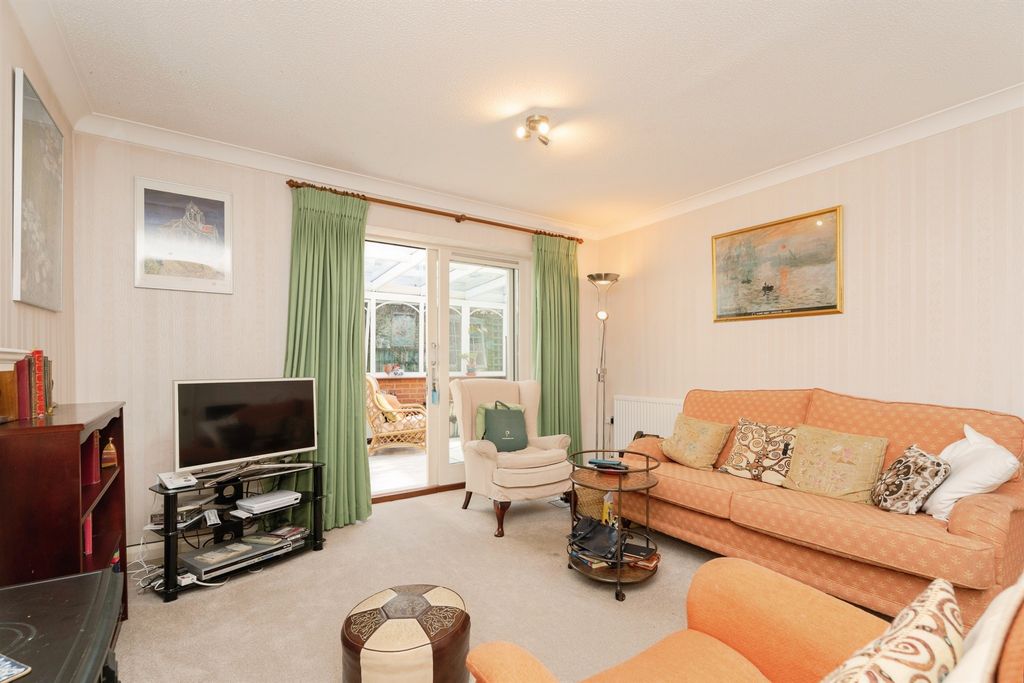 Property photo 2 of 11