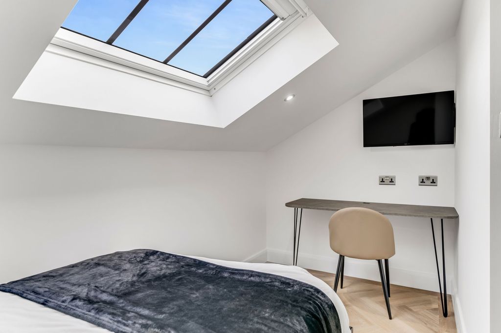 Property photo 2 of 5 Bright And Modern Bedroom With A Ceiling Skylight ...
