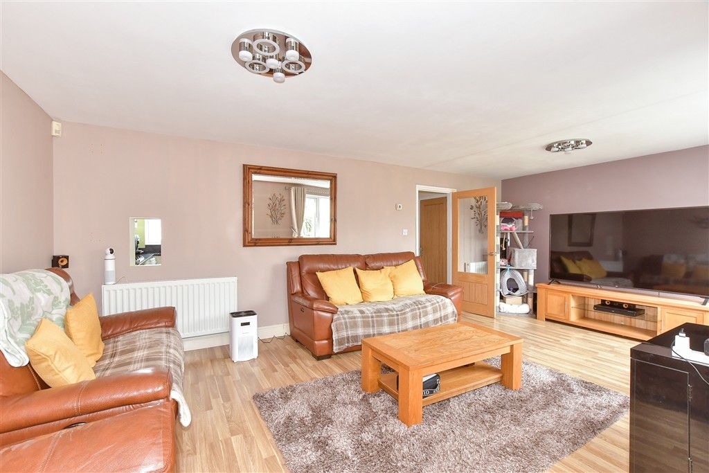 Property photo 1 of 9 Lounge