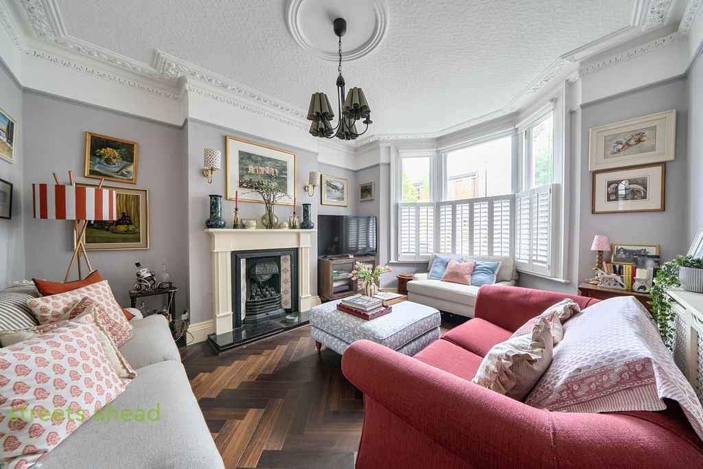 Property photo 2 of 20 30E09Aa5-2583-4c5...