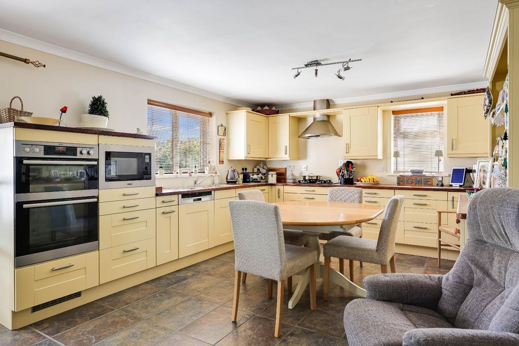 Property photo 2 of 26 Img (22).Jpg