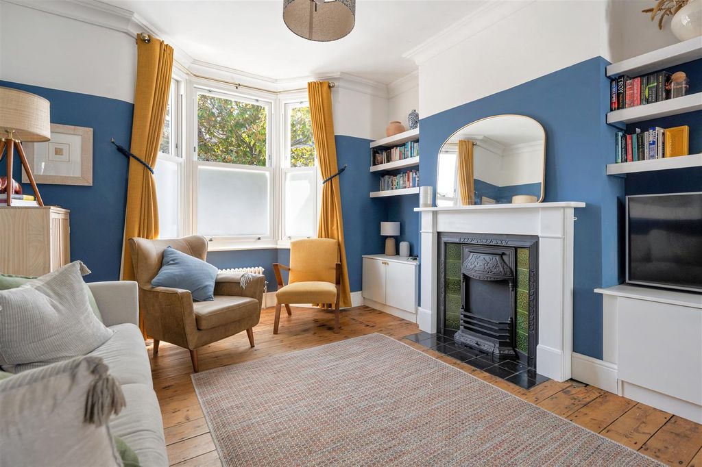 Property photo 2 of 41 Kingsland Road, E13