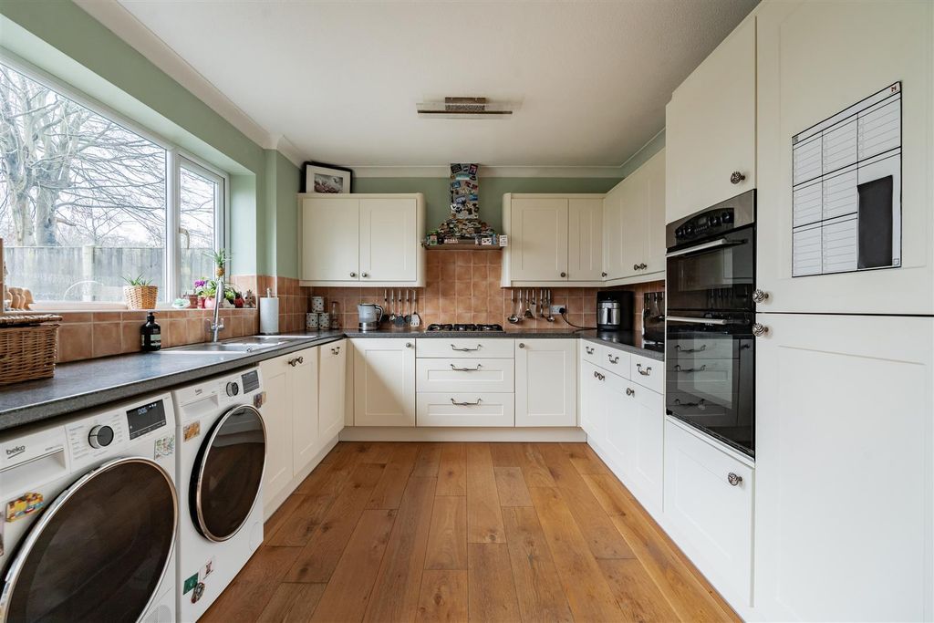 Property photo 2 of 16 Kitchen/Diner