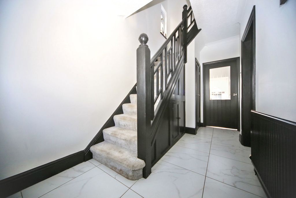 Property photo 3 of 26