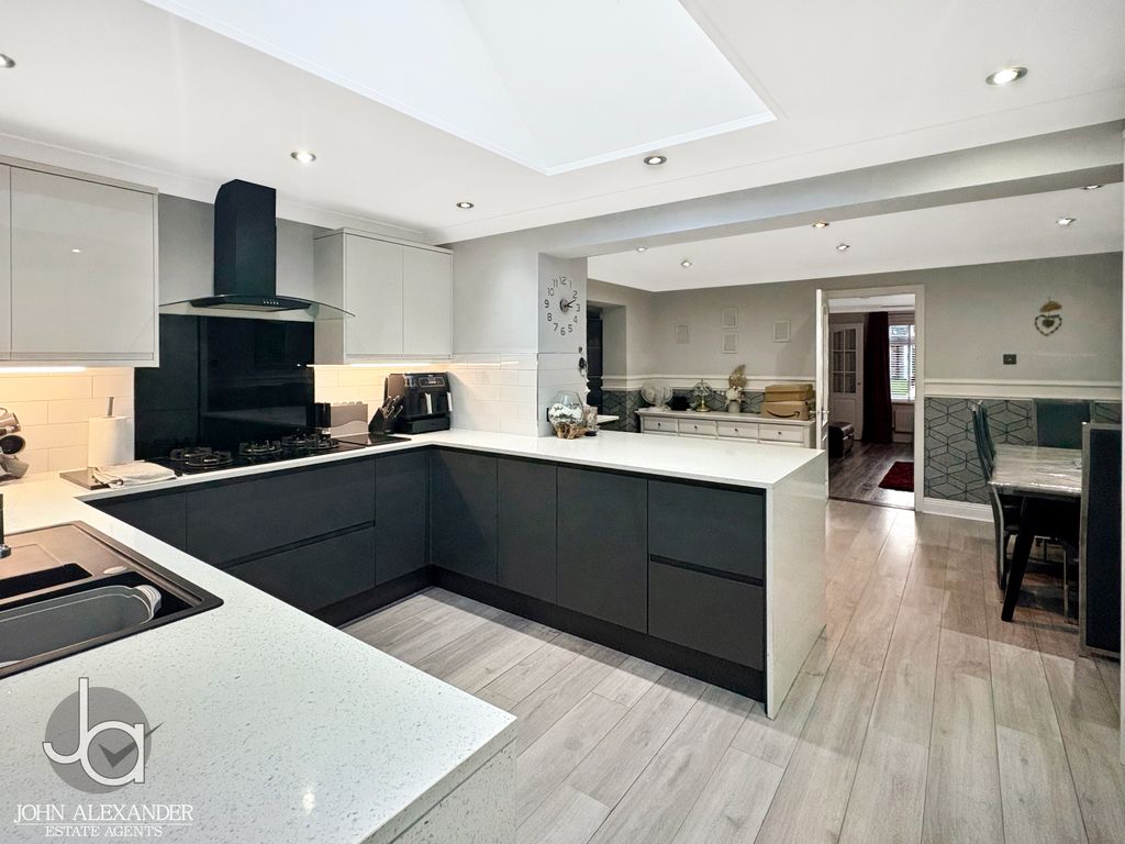 Property photo 3 of 28 20251128_151144064_0.5