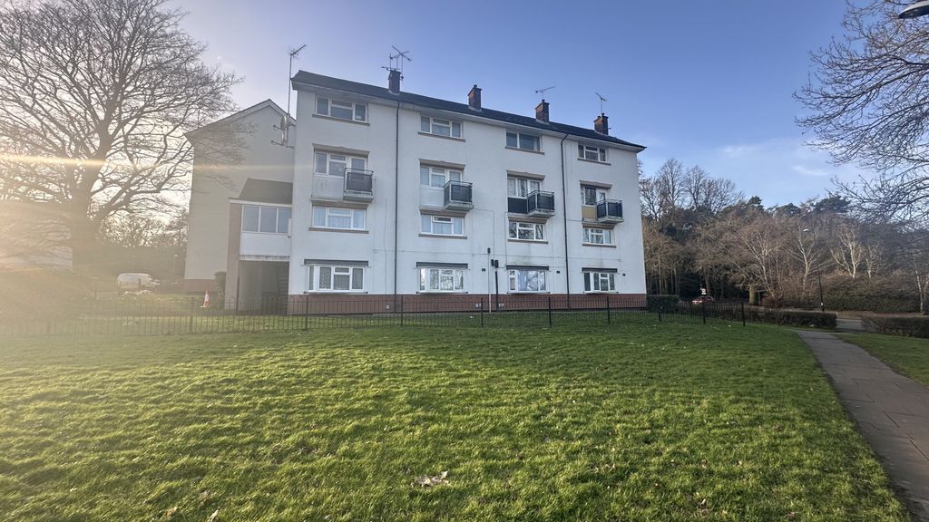 Property photo 1 of 14 Spacious 2-Bedroom Property For Sale In CV4