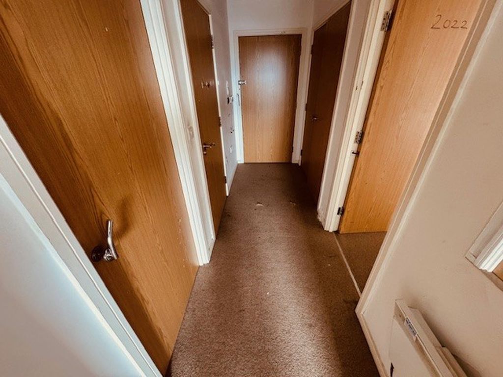 Property photo 2 of 14 Entrance Hall