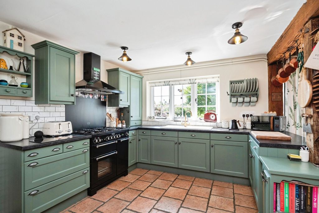 Property photo 3 of 17 Kitchen