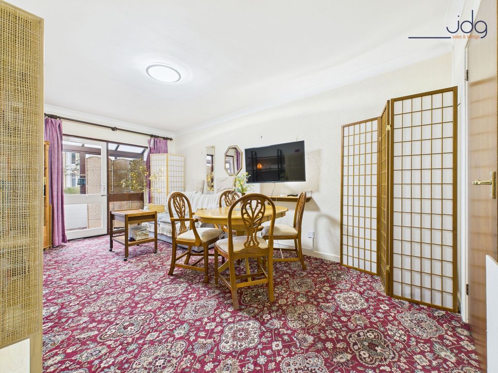 Property photo 2 of 9 Lounge