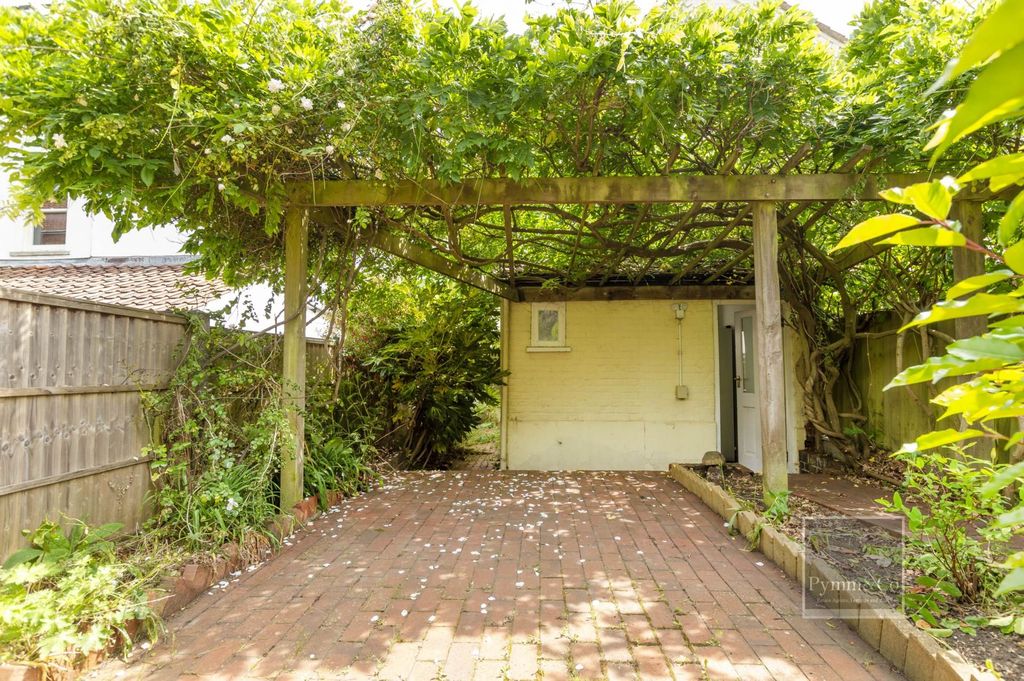 Property photo 2 of 15