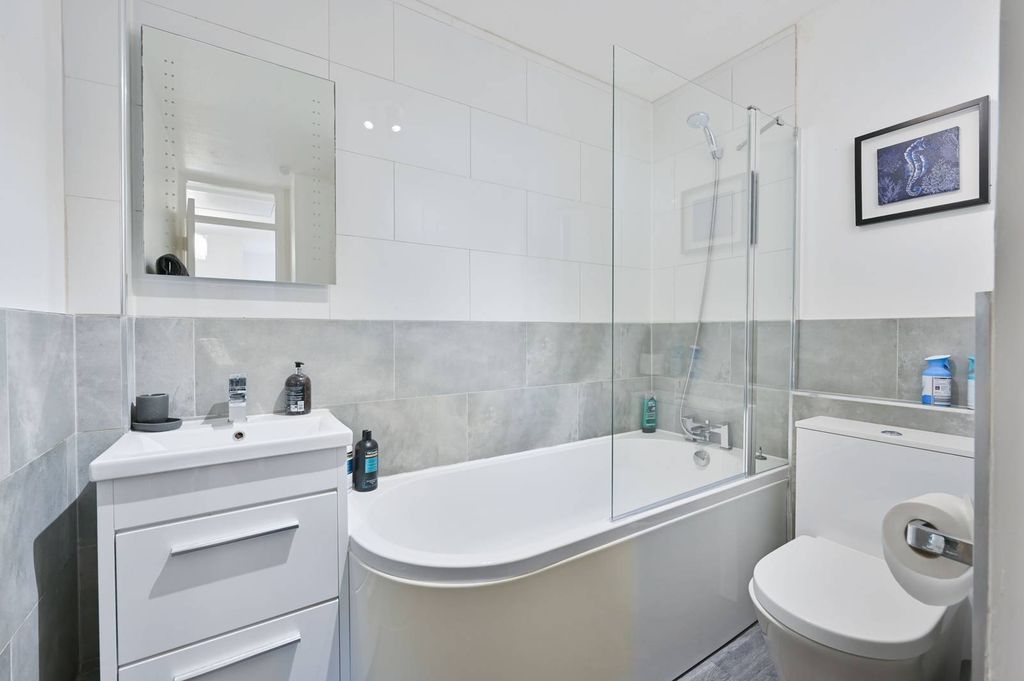 Additional image 10 of 2 bed flat to rentRaphael Drive, Watford WD24