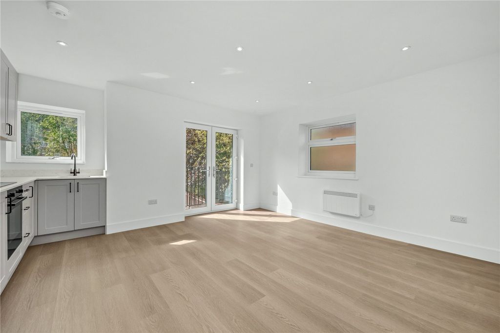 Property photo 3 of 9 Kitcen/Reception
