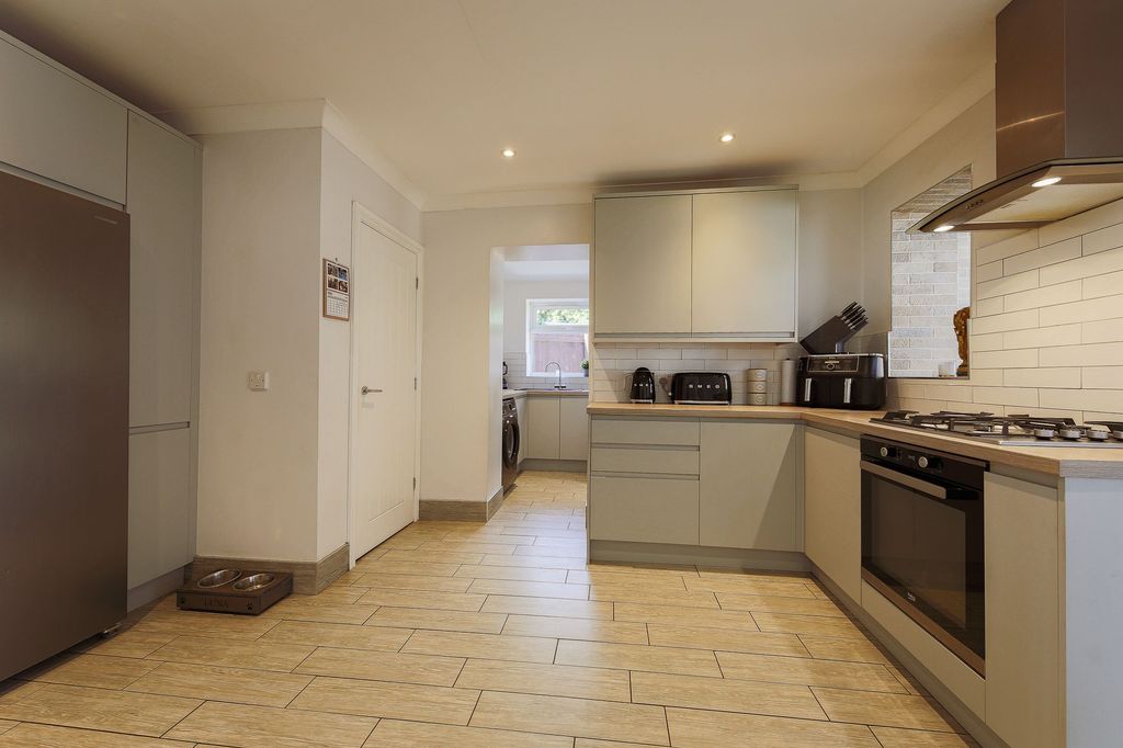 Property photo 3 of 22 Kitchen