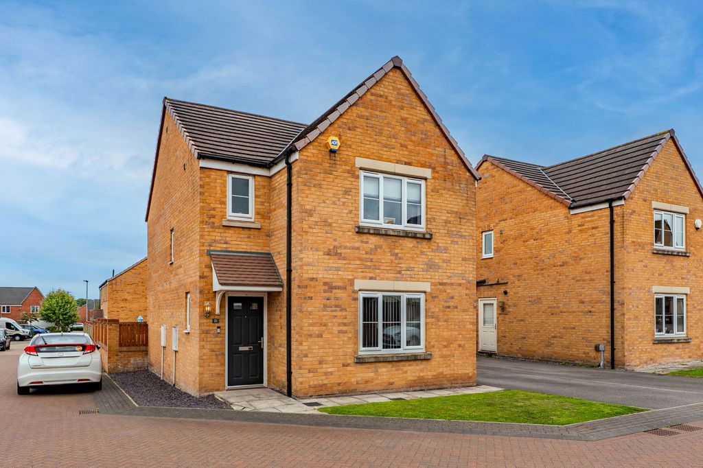 Property photo 1 of 32