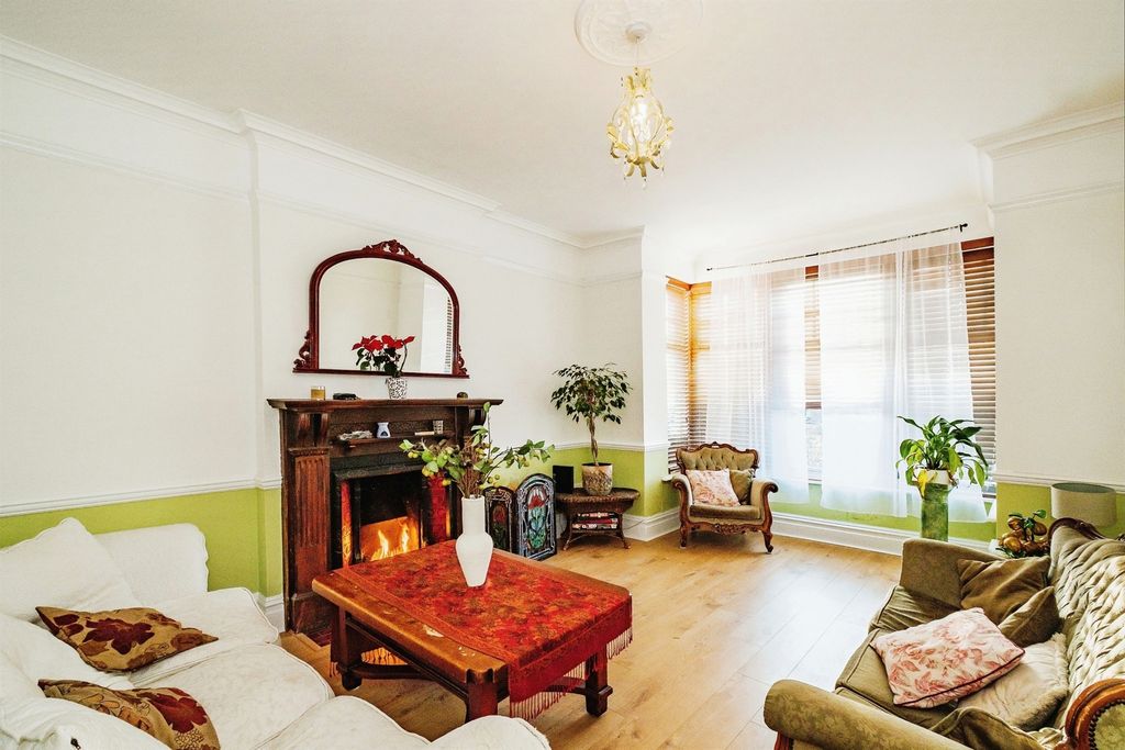 Property photo 3 of 18