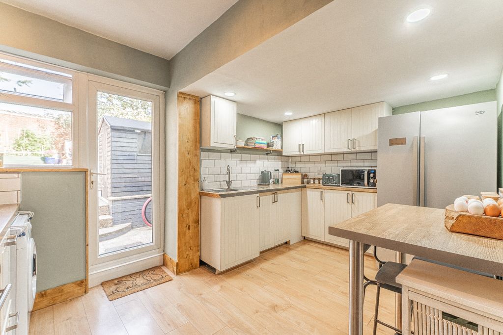 Property photo 2 of 17 5295322