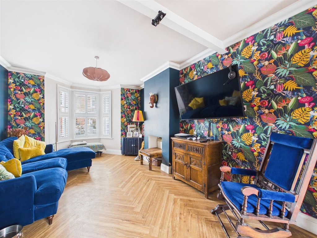 Property photo 2 of 20 Cam02885G0-Pr0600-Still008.Jpg