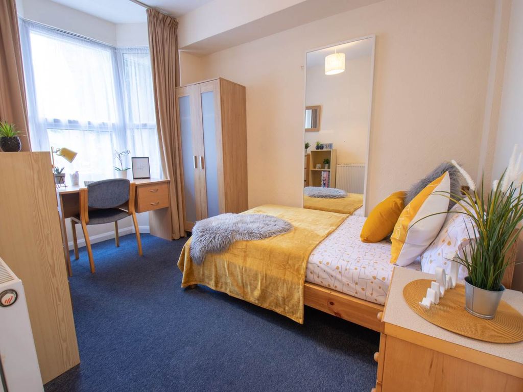 Property photo 2 of 15 Downstairs Bedroom