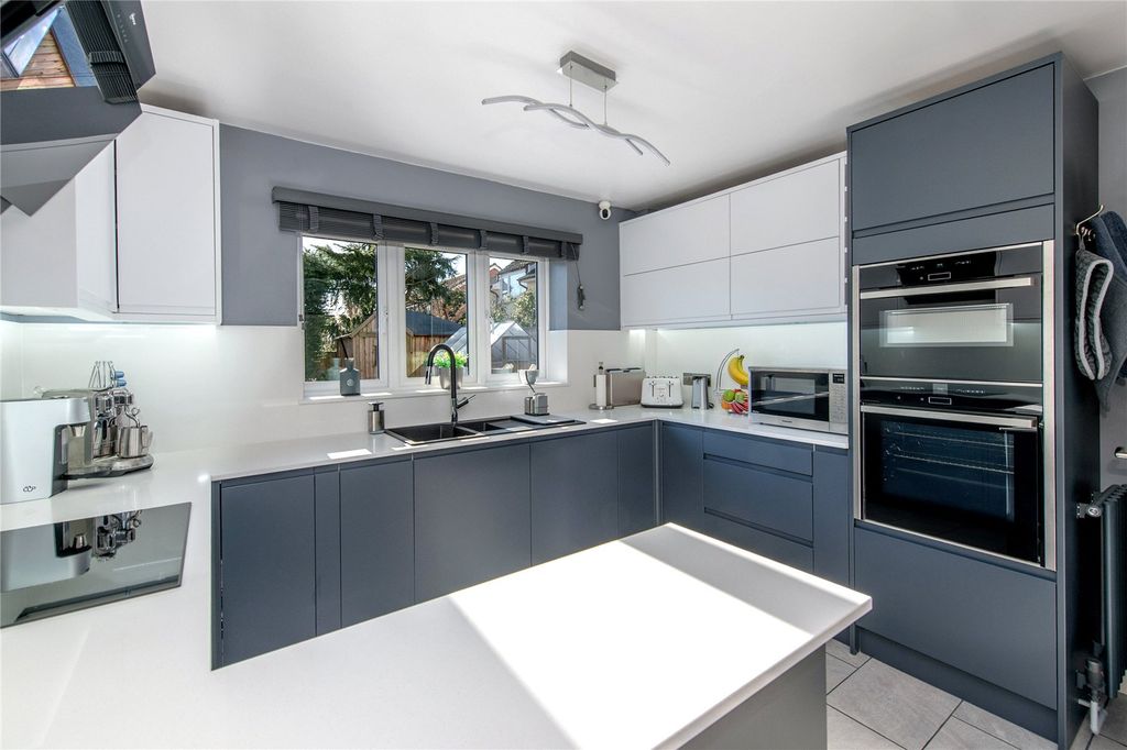 Property photo 3 of 21 Kitchen