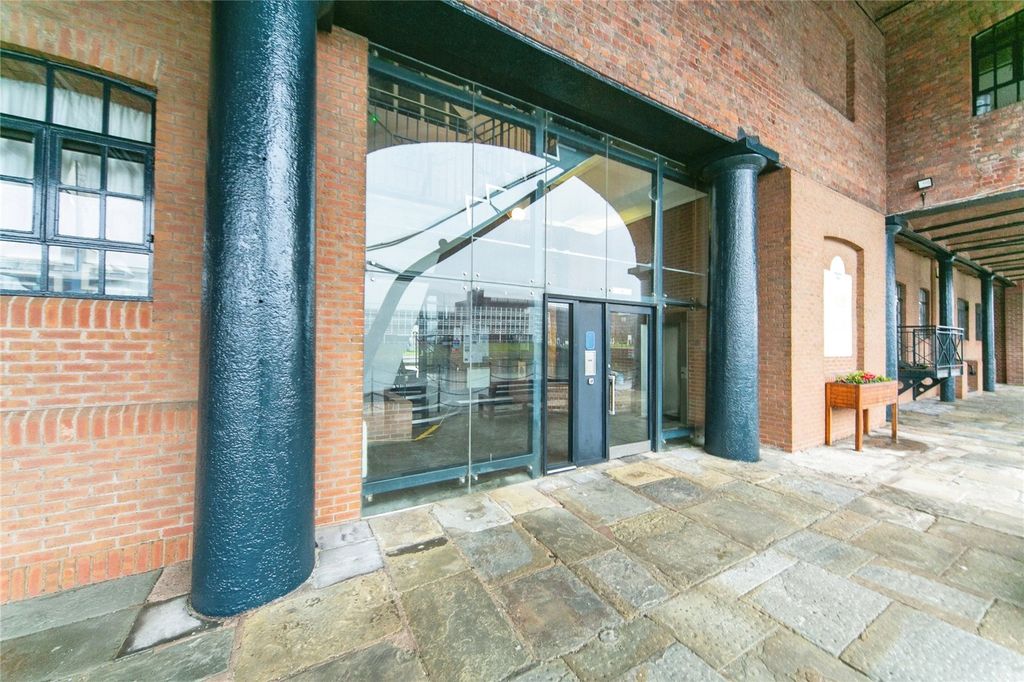 Property photo 2 of 17 Picture No. 33