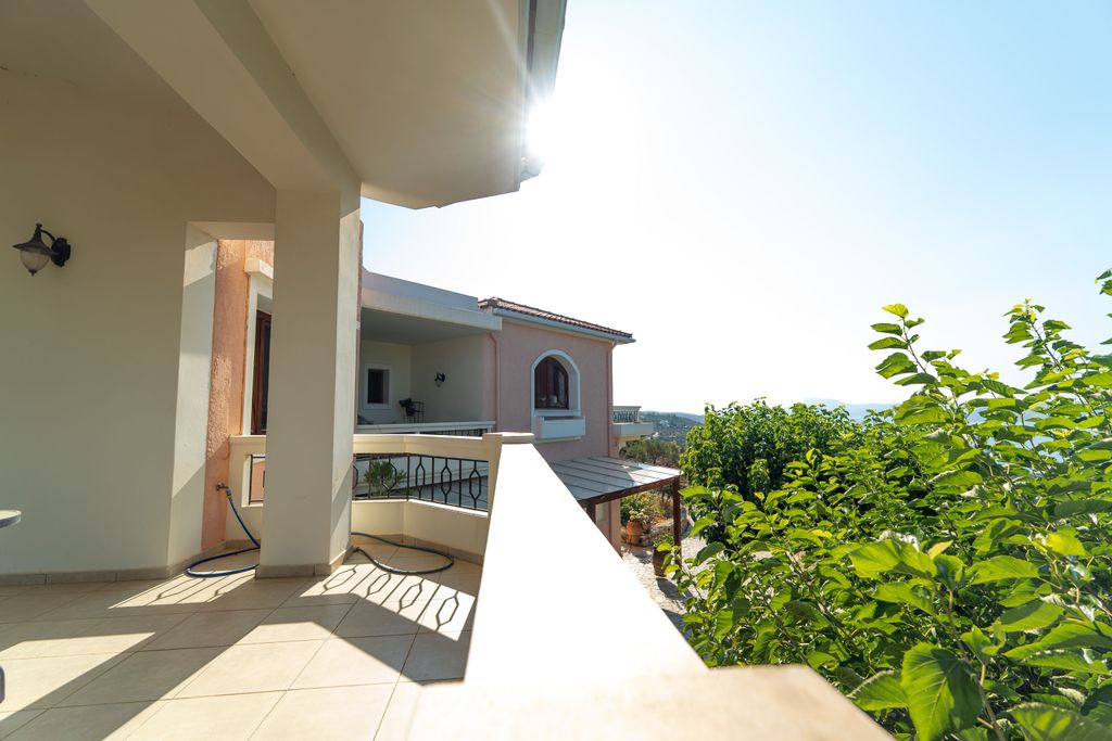 Property photo 3 of 11