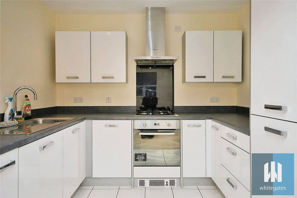 Property photo 2 of 12 Picture No. 14