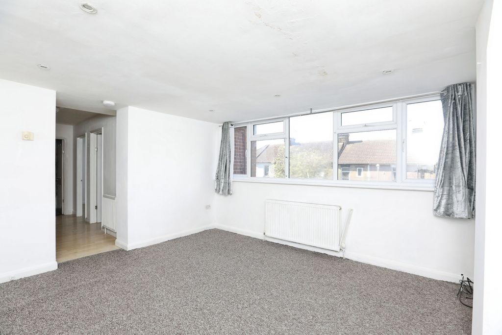 Property photo 3 of 7 Pbox-Img.Jpg