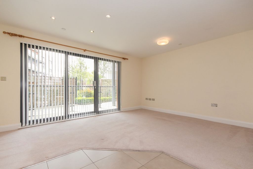 Property photo 3 of 9 33101