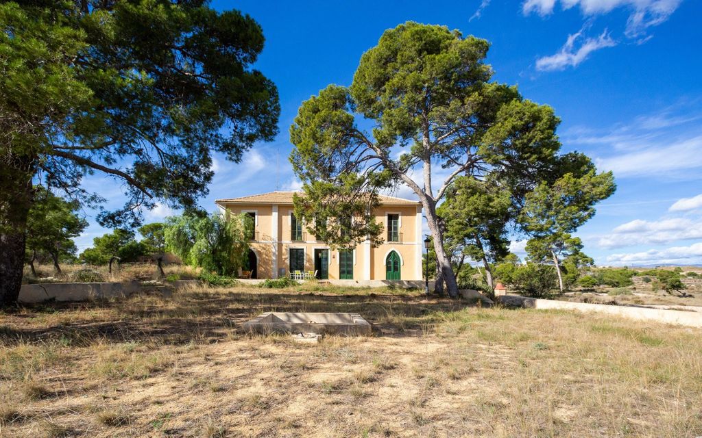 Property photo 2 of 35