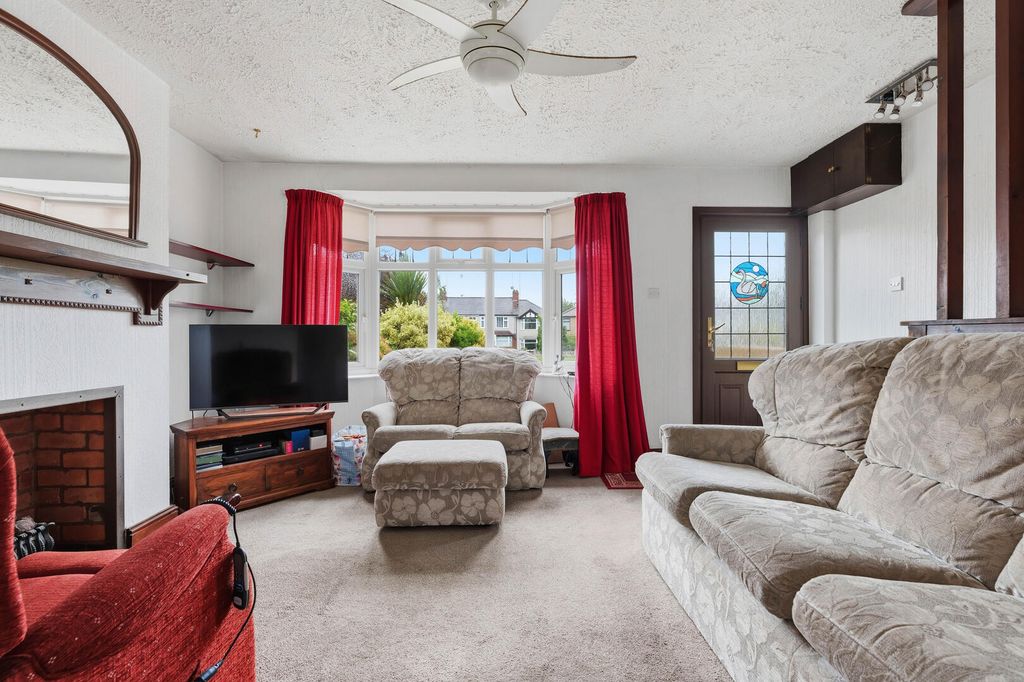 Property photo 3 of 18 Living Room