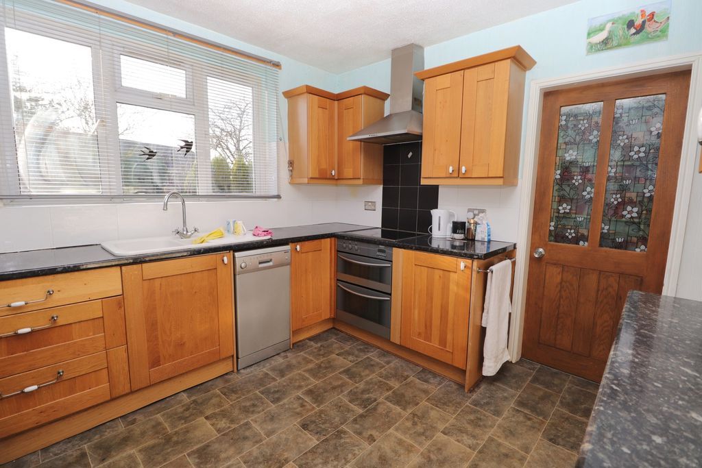 Property photo 2 of 26 Breakfast Kitchen